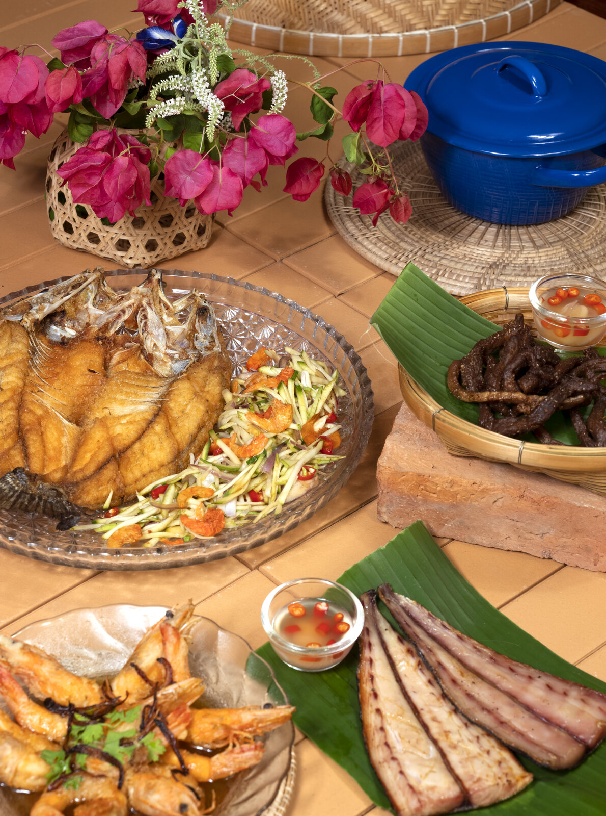Fried fish with mango salad